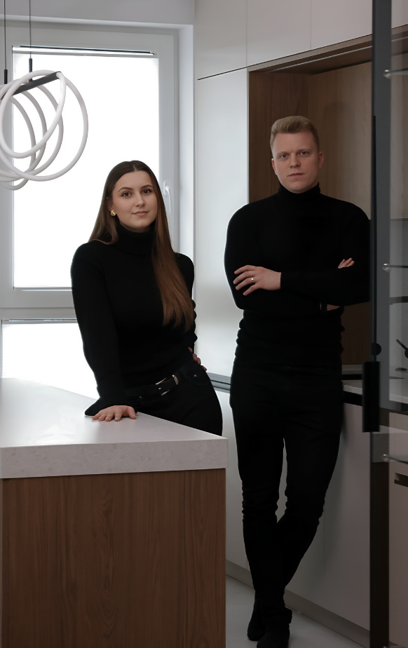 Aneta i Mateusz Rynkiewicz w kuchni mieszkania wykończonego pod klucz w Białymstoku
